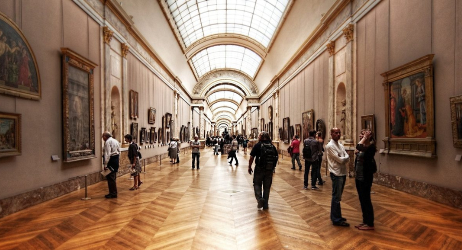 Visit the museum when it is less crowded