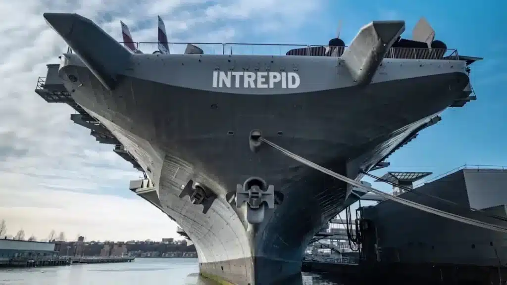 Entradas para el Museo Intrepid|||Entrada al Museo Intrepid|Paquete Museo Intrepid + Edge at Hudson Yards|Pase de la ciudad de Nueva York con entrada a 5 atracciones principales|Para viajeros con presupuesto limitado|Para turistas solitarios|Para una visita detallada al Intrepid|Conoce el Museo Intrepid|Planifica tu visita al Intrepid|Intrepid|Cubierta de vuelo del Museo Intrepid|Cubierta del hangar del Museo Intrepid|Cubierta de la galería del Museo Intrepid|Pabellón del transbordador espacial del Museo Intrepid|Submarino USS Growler del Museo Intrepid|Centro de información de combate del Museo Intrepid||||||||