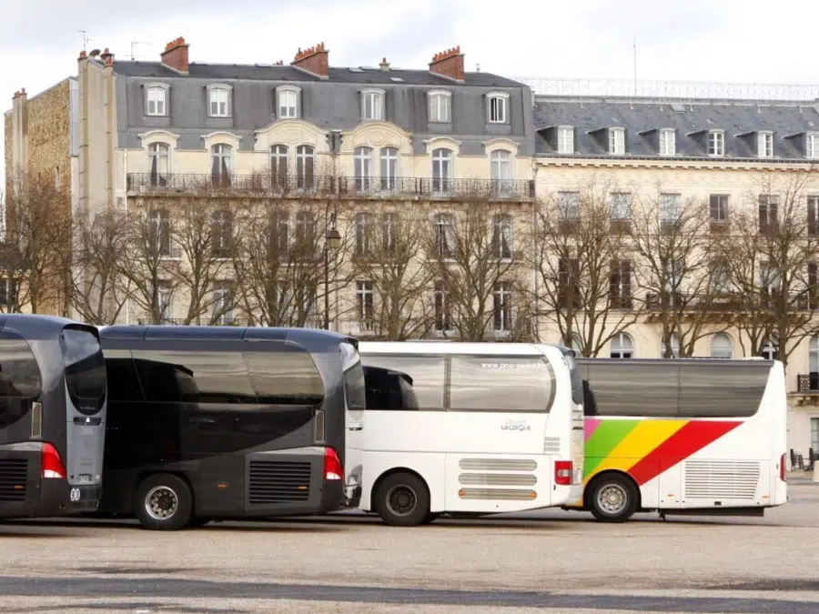 Versalhes saindo de Paris de ônibus