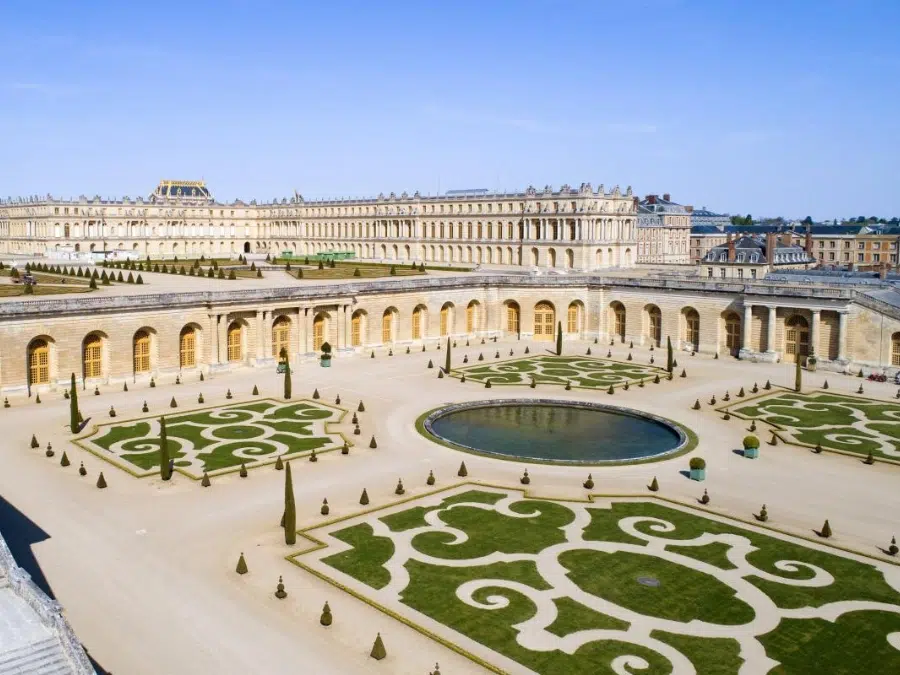 di bawah pemerintahan Louis XIV